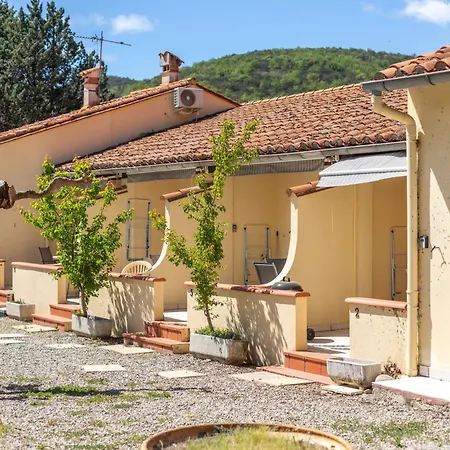 1 Entre 4 Et 6 Personnes Holiday home Reynes